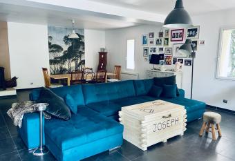 Bergerie r  nov  e au c  ur de la Provence has Balcony rooms