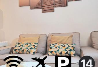 Appartement Acc  s Jeux Olympiques - M  tro 14 direct, Wi-Fi, proche Paris & Orly has Balcony rooms