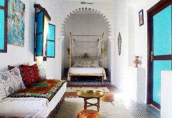 Riad Khmisa has Balcony rooms