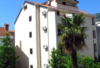 Paradise Budva has Balcony rooms