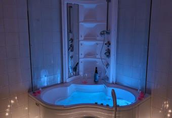 NULA Private Suites has Balcony rooms