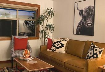 Ski In-Out Hot Tub Gym Sauna Pool Reserved Parking -501 has rooms with a private hot tub