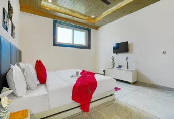 Alaya Stays Cliff Trident 3BHK Apartment in Panthaghati allows 18 year olds to book a room