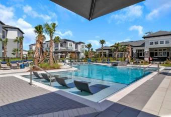 BeautifulApartmentNeartheAirport&RiverCity allows 18 year olds to book a room