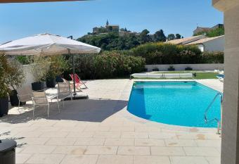 L ecrin du Ventoux has Balcony rooms