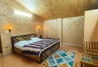 Manali Cottage allows 18 year olds to book a room