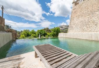 ses llebres has Balcony rooms