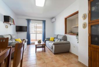 Laguna 3 Rooms Piscina allows 18 year olds to book a room