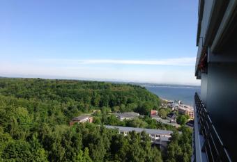 Sunnyside 95 allows 18 year olds to book a room