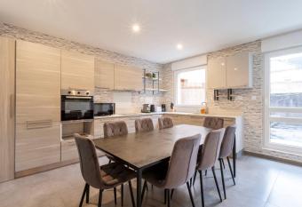 Les Terrasses de Metz has Balcony rooms