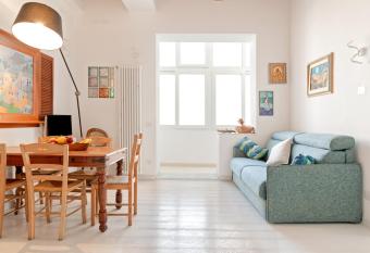 Accademia Apartment has Balcony rooms