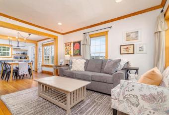 Remodeled 1920s Charmer Near ETSU JCMC & Downtown - Single Family Home has Balcony rooms