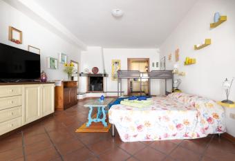 La Terra di Mezzo has Balcony rooms