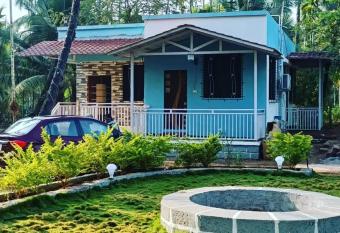 Narkar s Villa (Nearby diveagar beach) has Balcony rooms