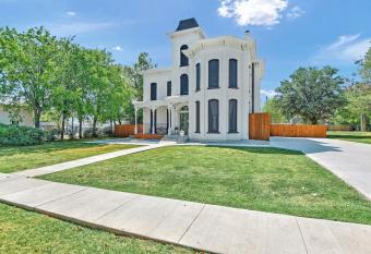 Historic Manor Near Downtown allows 18 year olds to book a room