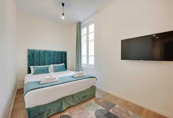 R  sidence moderne et Cosy avec Clim    Levallois allows 18 year olds to book a room