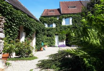 Nature, rivi  re et calme (A 25 min de Disneyland) has Balcony rooms