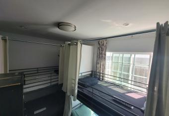 Roomi allows 18 year olds to book a room