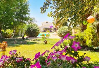 Villa Vravrona Tower & Suites has Balcony rooms