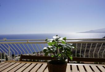 Sea La Vie Tabaiba - Piscina, Parking & Tenis allows 18 year olds to book a room