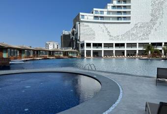 (null) has Balcony rooms