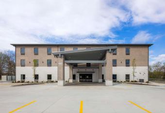 Quality Inn and Suites Joelton - Nashville allows 18 year olds to book a room