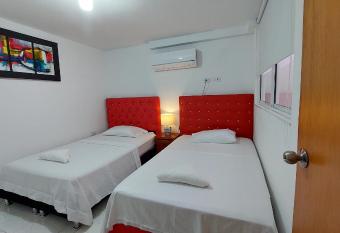 Apartamento con aire acondicionado 3 camas 2 hab allows 18 year olds to book a room