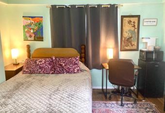 Superb Studio In Johnson City Center 1 min to ETSU allows 18 year olds to book a room