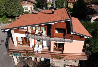 B&B dei Laghi allows 18 year olds to book a room