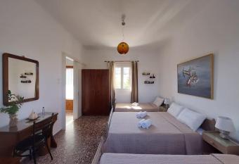 Ioanna s House@Foinikas Syros has Balcony rooms