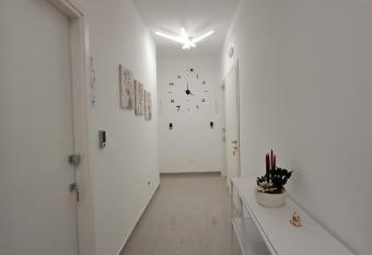 Rovelli House has Balcony rooms