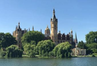 Sch  ne, helle Wohnung direkt im Zentrum has Balcony rooms