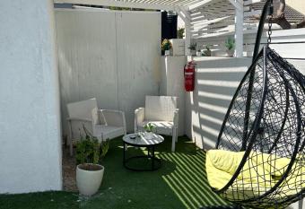 Shalva has Smoking rooms