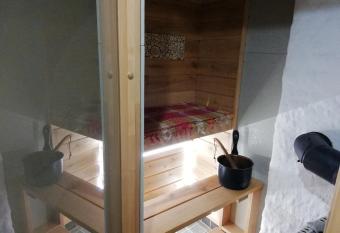 Stuudio 7,Otep     linn 67404,Valgamaa allows 18 year olds to book a room