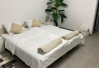 Micul Cosmopolit has Balcony rooms