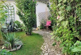 ile de R   maison has Balcony rooms