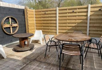 La Grange Eiffel appartement cosy has Balcony rooms