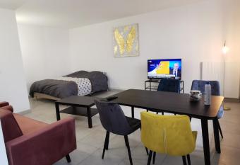 LE PATIO TRAM PARIDIS has Balcony rooms