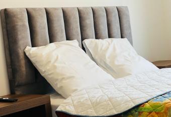 Auberge de Bagneux has Balcony rooms