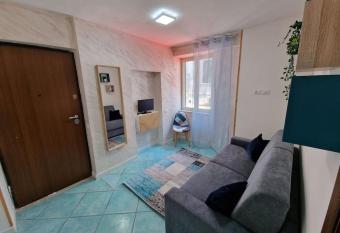 Znc Holiday House has Balcony rooms