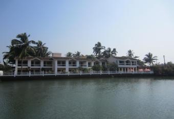 Hotel Riverside has Balcony rooms