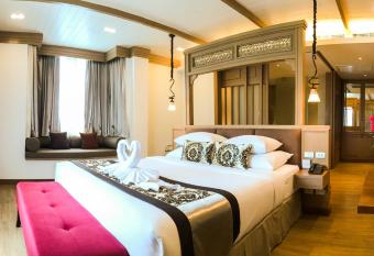 Maraya Hotel & Resort -SHA Plus has rooms with a private hot tub