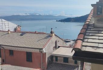 Piazzetta Vittoria allows 18 year olds to book a room