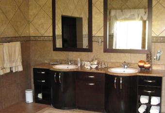 Witwater Guest House & Spa has Balcony rooms