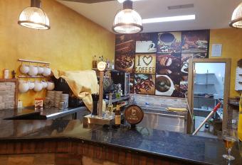 Hostal Restaurante El Abuelo has Balcony rooms