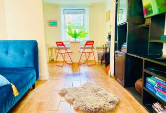 4 Market Street has Balcony rooms