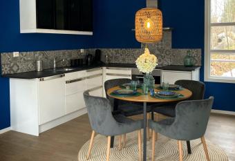 (null) has Balcony rooms