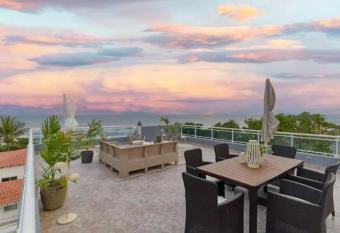 Guayacanes VIP Service has Balcony rooms