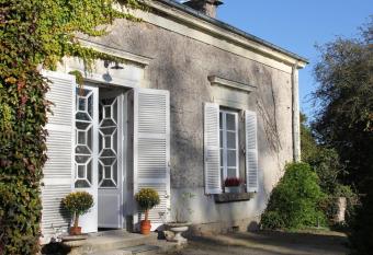 Le Domaine Du Cormier allows 18 year olds to book a room