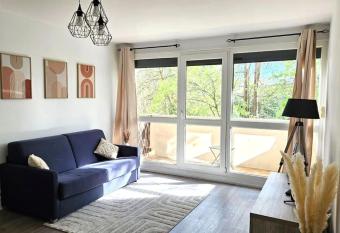 Agr  able 2 pi  ces    Savigny sur Orge has Balcony rooms